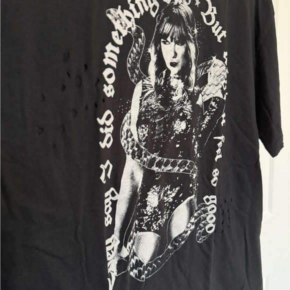 Taylor Swift Reputation distressed tshirt - Picture 2 of 7